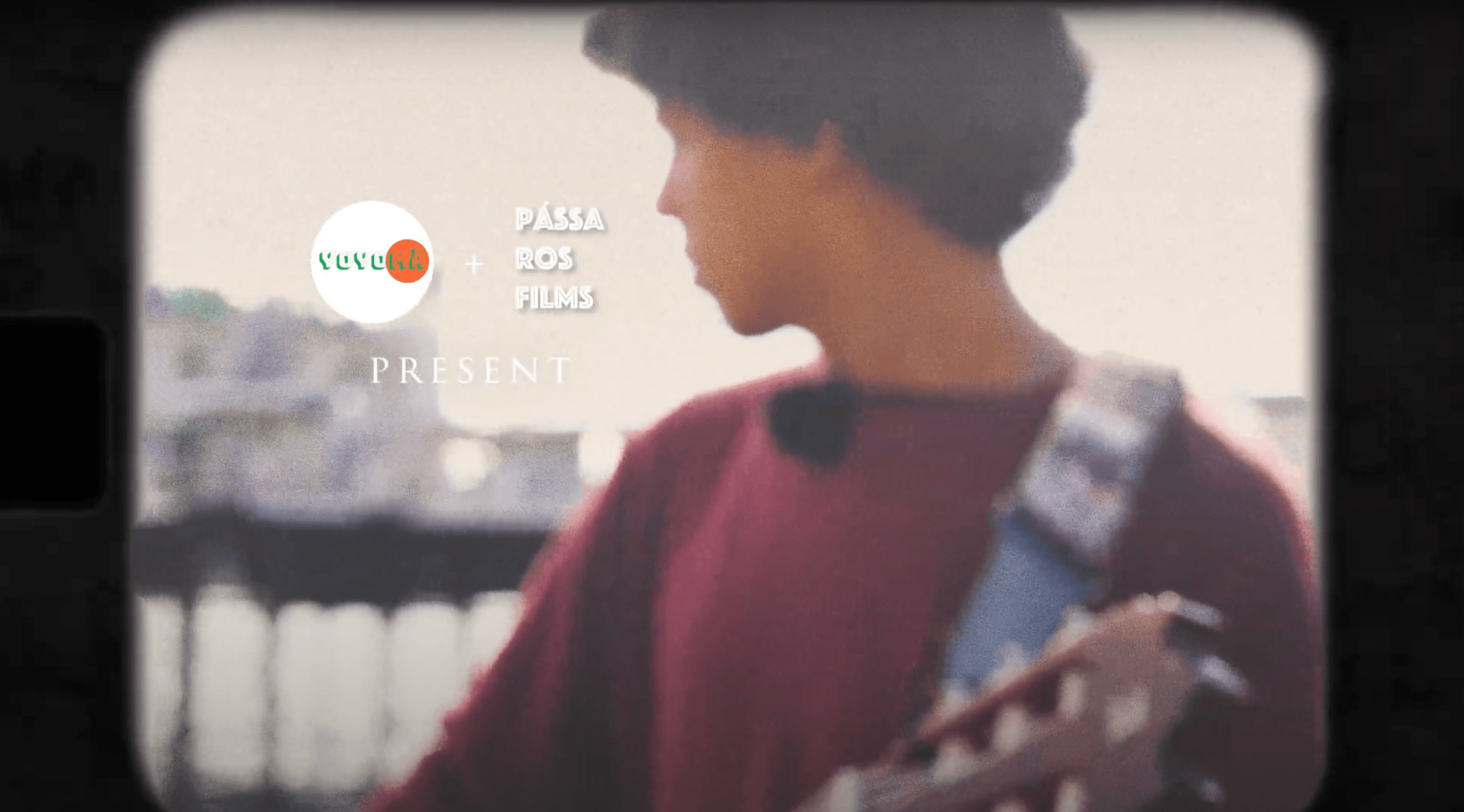 leo middea playing a song at the brighton beach